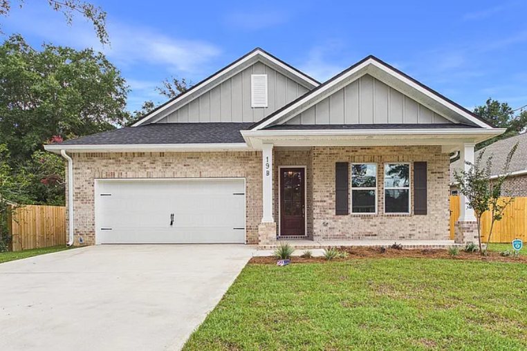 Brick home with a covered front porch at 19B Bayview Dr, Shalimar